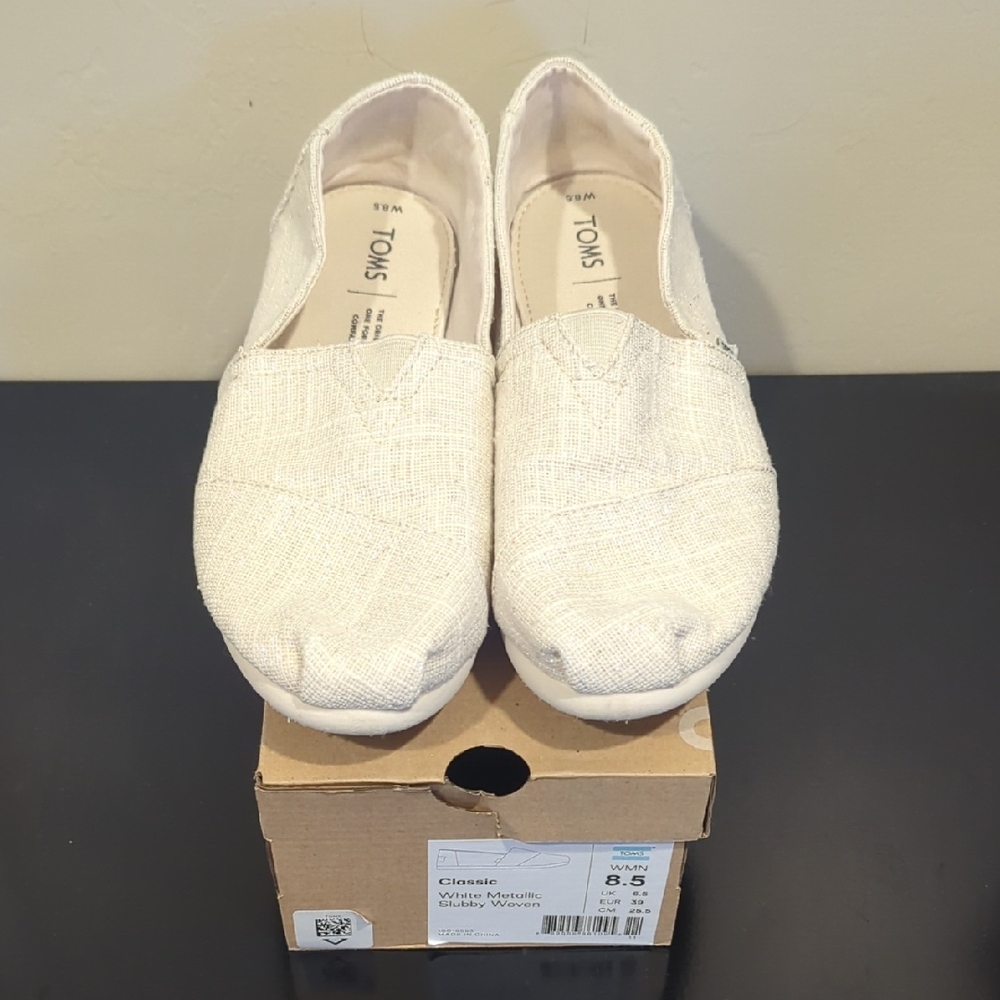 TOMS Women's Classic Natural Slip-On Flats